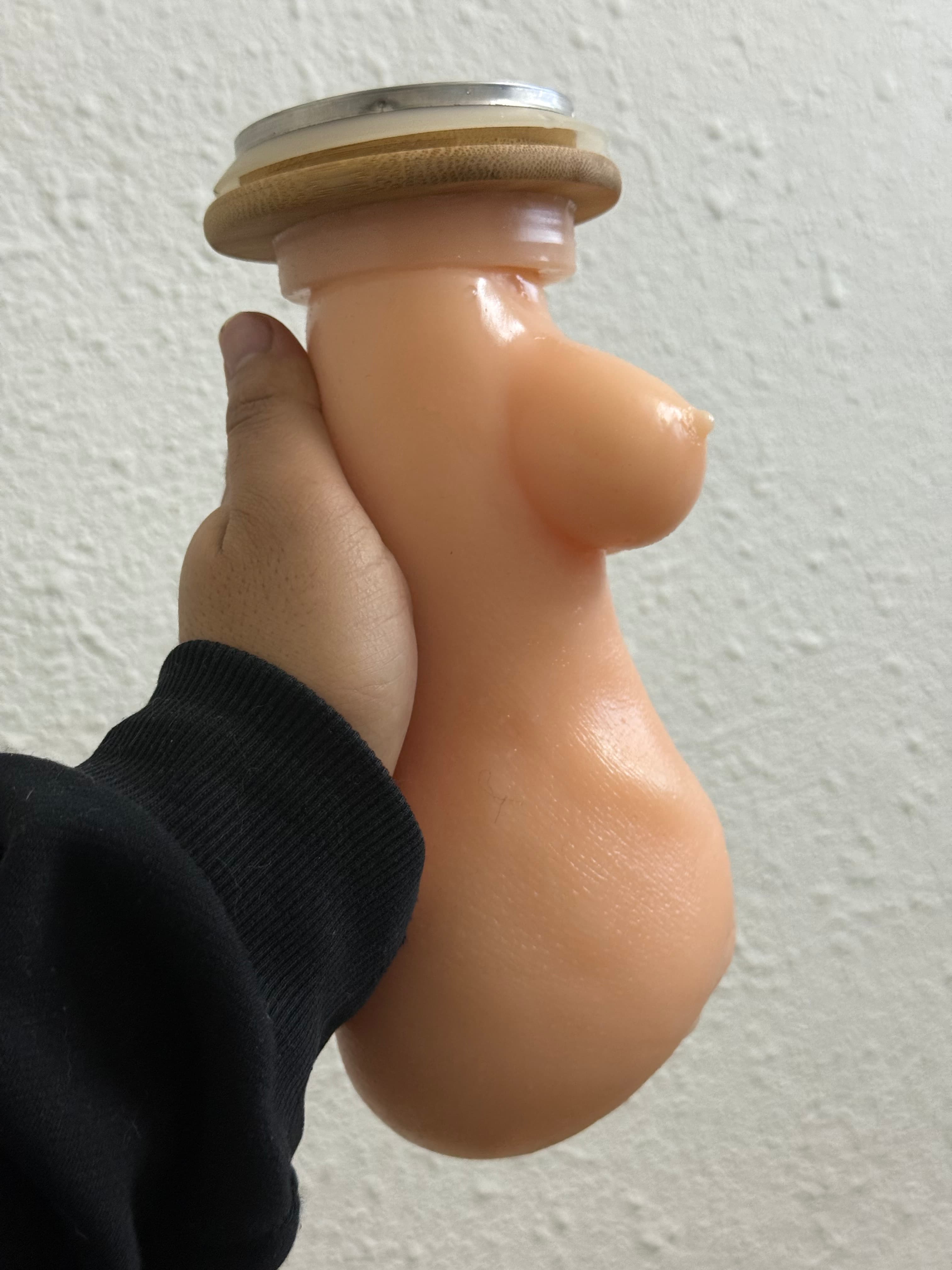 مهبل بشكل دميه سليكونه ناعم مره